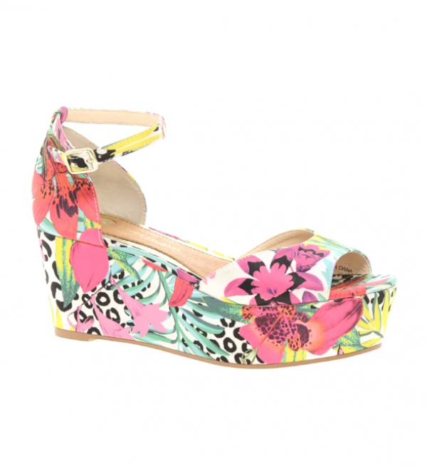 Sepatu Wedges dengan Motif Tropis